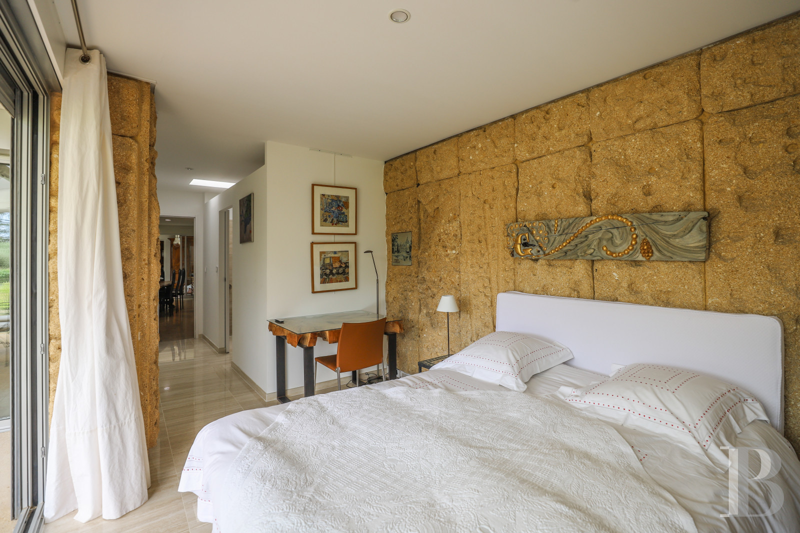 A villa designed and built by a Modernist architect in the heart of an arboreal estate close to Nîmes - photo  n°22